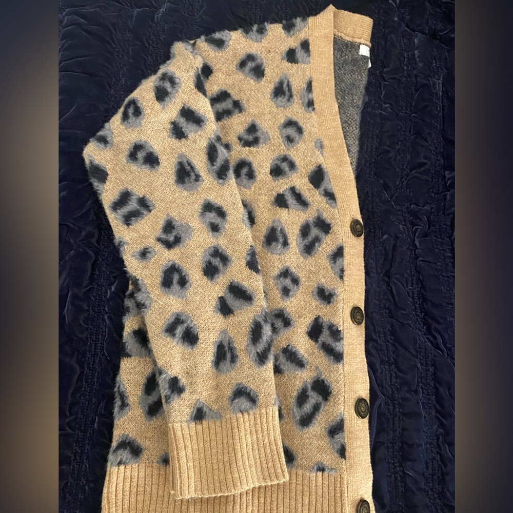 14th & Union Chetah patern cardigan SZ Large